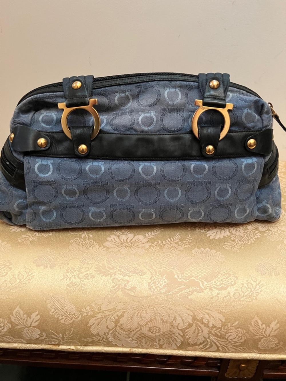 SALVATORE FERRAGAMO JEAN BAG - Picture 4 of 11